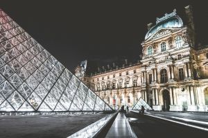 Egy ukrán múzeumból mentett alkotásokat állít ki a párizsi Louvre